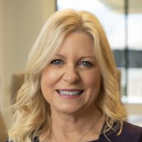 Kim Nichols Headshot