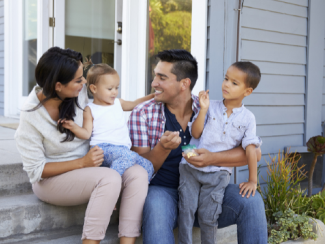 many-black-and-hispanic-homeowners-dont-refinance_feature-image.png