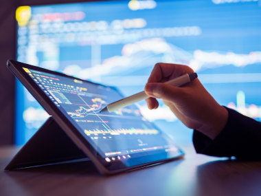 Hand with pen pointing at the monitor